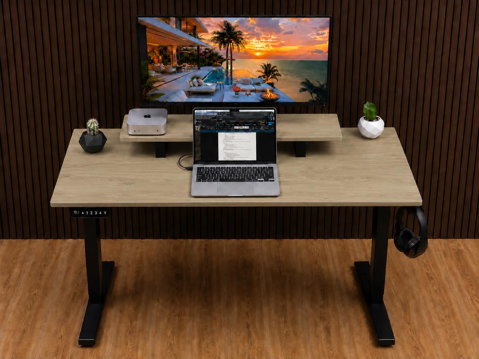 Ergolevel Core in Golden Oak, black legs