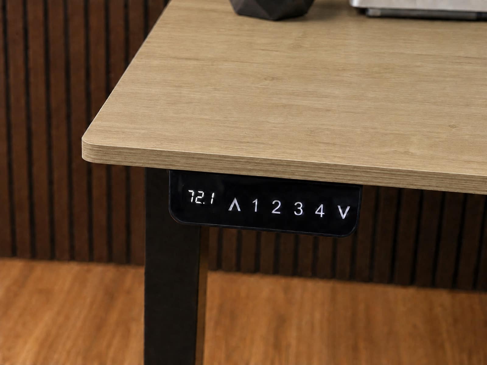 Ergolevel Core in Golden Oak, black legs