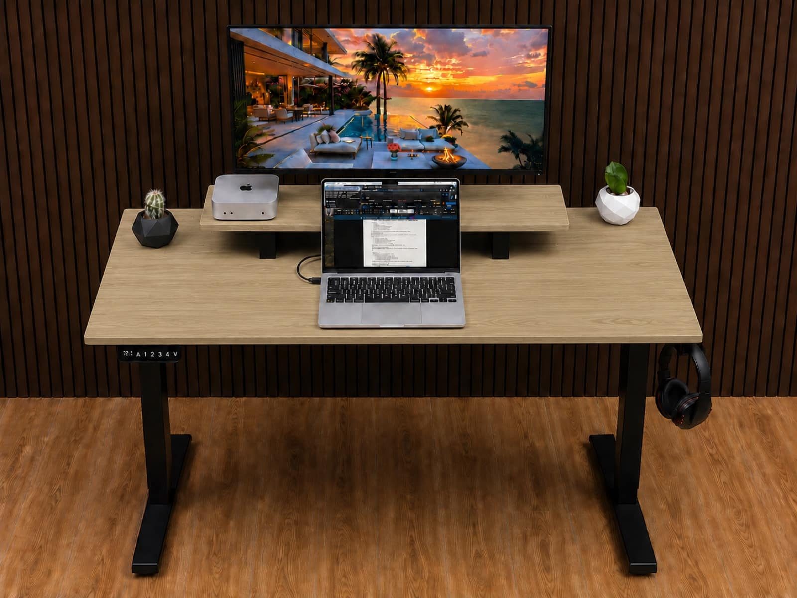 Ergolevel Core in Golden Oak, black legs