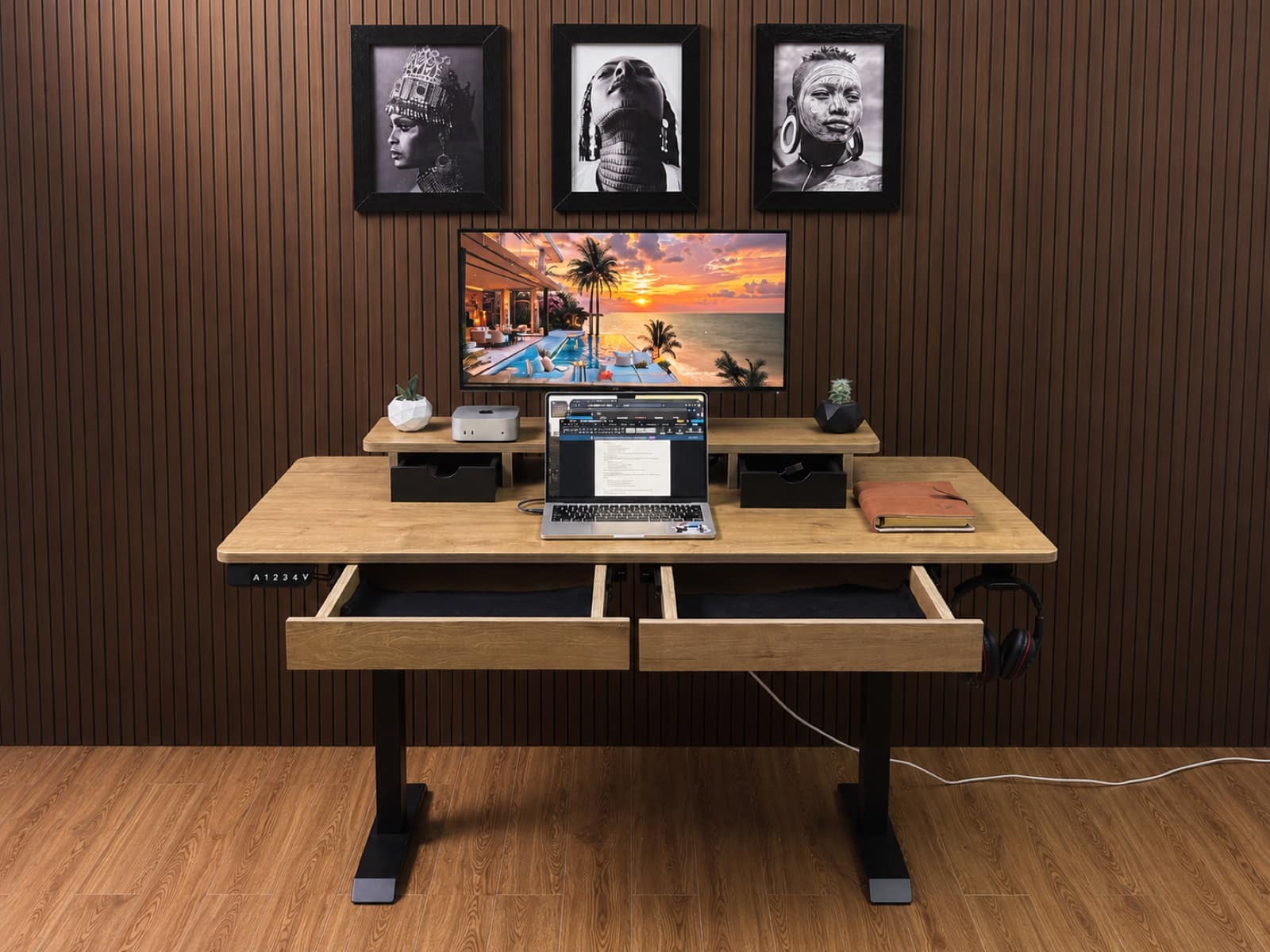 Ergolevel Max in Golden Oak, black legs